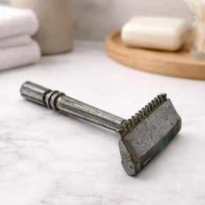 Vintage GEM Micromatic Open Comb Safety Razor USA Single Edge